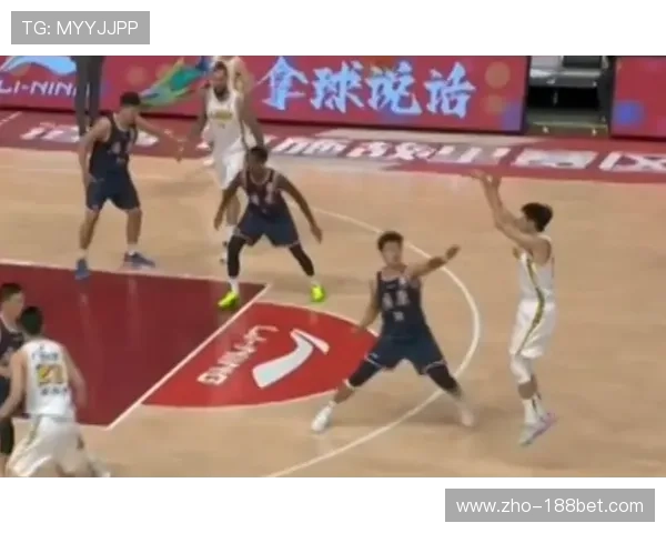 广东与南京比赛徐杰被绊倒流血 裁判未升级违体犯规引争议